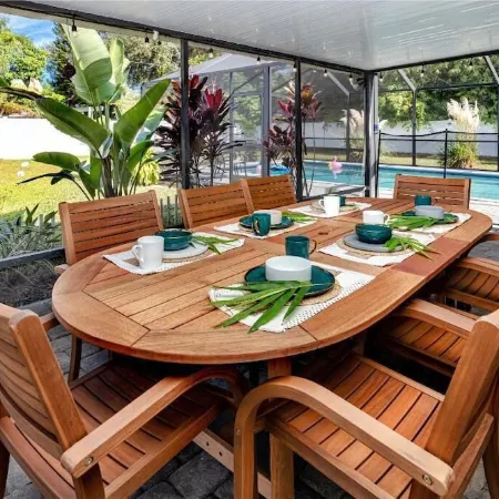 Florida nest - summer house with heated swimming pool. Pet friendly.