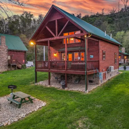 A Barrel of Fun- Riverfront Cabin with Hot Tub, No Steep Roads, Fishing Nearby