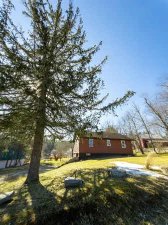 Chic Catskills Cabin w/ Fireplace, Firepit, 30min to Ski Big Bear Resort.