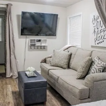 Entire Cottage - Starkville - Conveniently Located