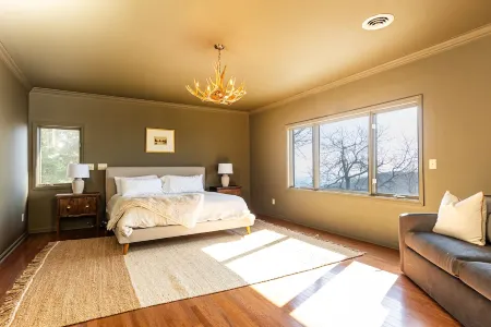 Serene Retreat w/ Stunning Views in Big Canoe Отели рядом с достопримечательностью «Парк штата Амикалола Фолс»