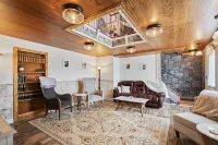 Two master suites in historic downtown