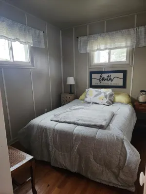 Cozy Cottage with water access, Newly remodeled