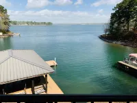 Perfect Lake Getaway-6 Bedrooms, Ideal Location and Never Ending Views