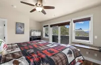 Mountain Home- Spectacular Views of Long's Peak- 10 minutes to town-3 full bath