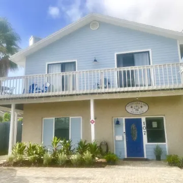 Spacious king size bed beach side and sunny