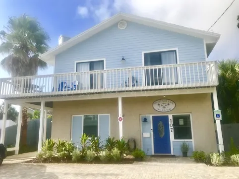 Spacious king size bed beach side and sunny