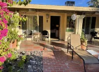🌸Room 2️⃣ in Downtown Palm Springs in a charming 1939 seven room’ boutique hotel