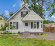 Cozy Chalet Bungalow in West Park - Cleveland Hotels in der Nähe von Amtrak - Cleveland Station