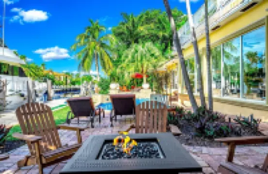 Heated Pool & Hot Tub! Waterfront Antique / Vintage!