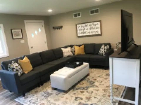 Nagawicka Woods-Beautiful Lake Country Ranch Home Hotels in Delafield