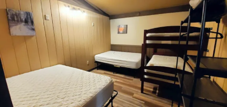 Snowmobile/ATV/Fishing/Boating Bunkhouse