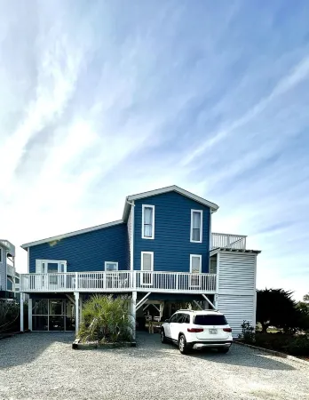 Pelican Hub, a beach house in beautiful Sunset Beach, 1 block from beach access!