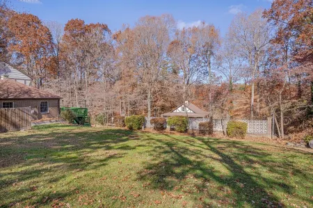 Spacious Estate - Pool, Games, Karaoke, Sleeps 16!