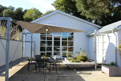 Point Reyes Garden House Getaway in the Nicasio Valley Cypress Tree Tunnel附近的飯店