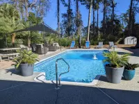 Private Oasis Directly Between Downtown & Beach Hotels near Butterbean Beach
