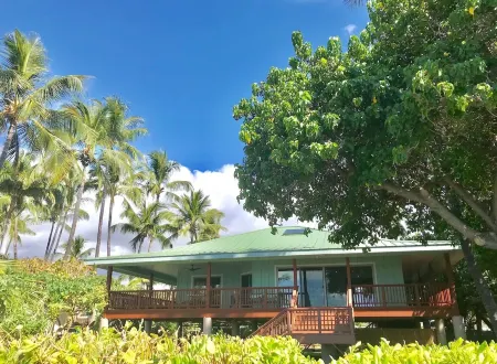 Private beach front property, the perfect getaway! Enjoy our slice of paradise. Отели рядом с достопримечательностью «Хапуна Бич»