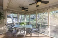 Pets Ok, Bikes Included,(4), Walking Distance To Beach And Pool, Sleeps 7