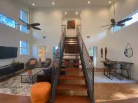 Lovely, Bright Modern House, Short Walk to Main Street, Private Pool!