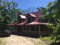 Cabin With Modern Kitchen, Fireplace, Porch! 20% weekly discount Feb-Apr! Hotels near Chambers Island Lighthouse