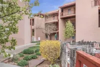 Perfect location for everything Santa Fe has to offer! Cool air conditioning