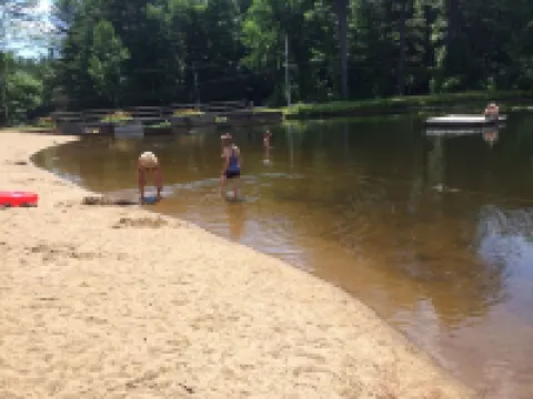 Snuggle up in the woods, 7 miles to Lake George,NY