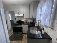 Charming 2-bedroom house in awesome Toledo with WiFi, AC