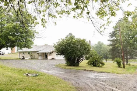 3 BedR Home close to WaterParks, Museums & Trails