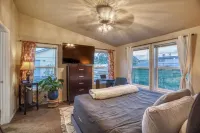Inviting home in historic downtown Pagosa Springs. 월마트 슈퍼센터 주변 호텔
