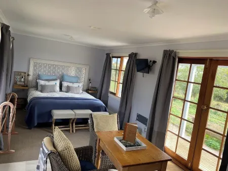 The Studio at historic farm - Farm stay in Sassafras, Australia Отели в г. Девонпорт
