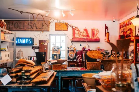 The Sycamore House in the Heart of Historic Leipers Fork Village - Franklin, TN