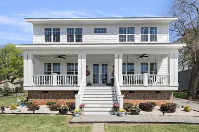 Beautiful Modern  Lake Home in Mooresville NC