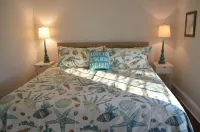 Relax at this beautiful Historic Intracoastal Waterlily Cottage + Game Room