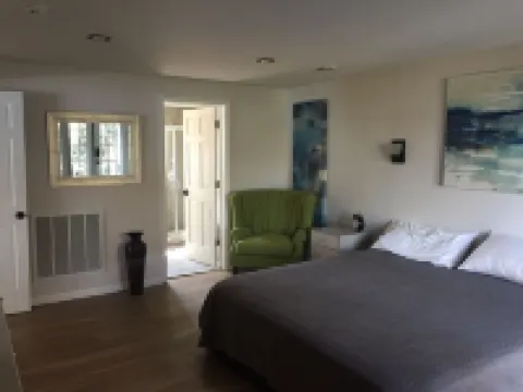 YOUR LUXURY GETAWAY! Elegant residential suite + dock + covered veranda