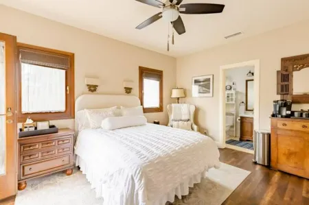 Boutique Luxury in Upscale Area with Private Entry & Bath, Villa A