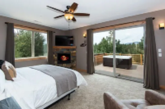 14 bedroom 14 bath Mega Mansion w/Indoor Pool, Theater