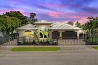 144' New River Dock DT! Sailfish Pool, Hot Tub, Pontoon & Fire Lounge Luxury!