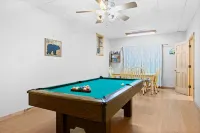 Secluded Wood Cabin-Amazing Mtn Views, Hot Tub, WiFi