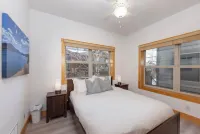 Summit County Basecamp: Escape to the Mountain Lake! Garage-Grill-In Town!