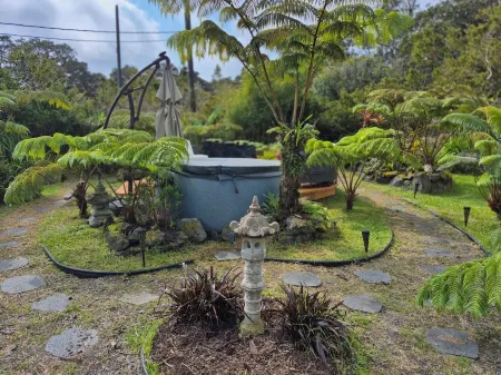 Pu'uwai Place in the heart of Volcano Village