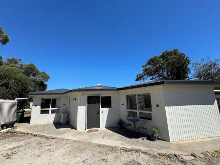 Sea Space; a whimsical 3-bedroom retreat nestled in the charming Baudin Beach. Отели рядом с достопримечательностью «Kangaroo Island Sealink»