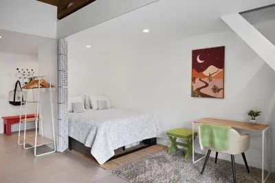 Casa Cornu- Studio+Loft Condo with Heated Pools and Mountain Views Các khách sạn gần Indian Wells Tennis Garden