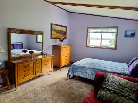 Lake Buffalo home, large lot, pet friendly