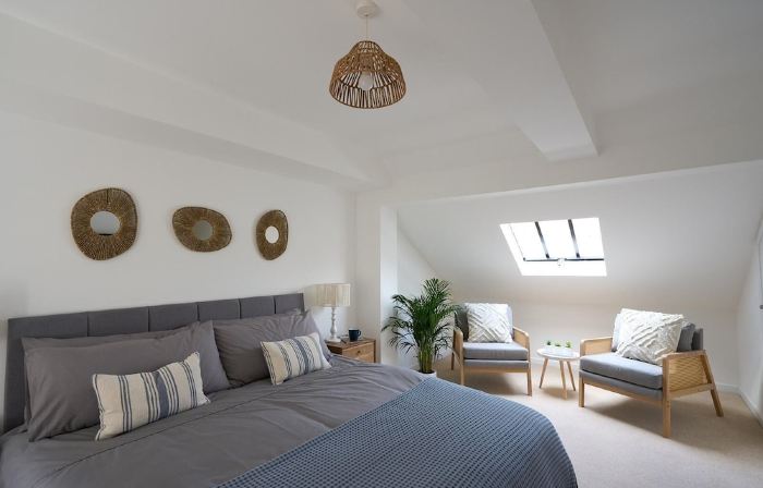 Surf Cottage. Beautiful 4 bed townhouse, the heart of Cromer, steps to the beach