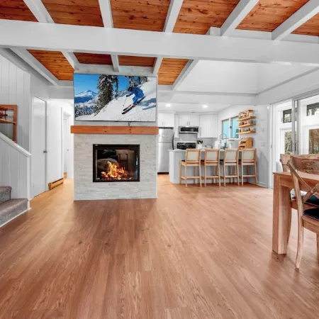 Mt Snow Getaway - 3 Bedroom Chic Condo - Community Pool and Tennis