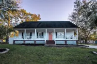 Charming 3-bedroom house in Ocean Isle. Close to beach and local attractions 샬롯트 스테이션 쇼핑센터 주변 호텔