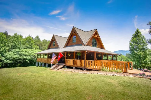 Bear Pause Log Cabin in the Great Smoky Mountains