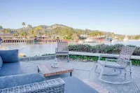 Waterfront Hawaiian oasis