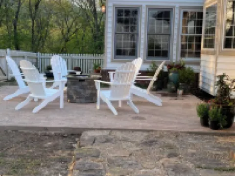 Special Rates-Enjoy Hot Springs in Our Colonial Williamsburg Reproduction Home Hotel di 