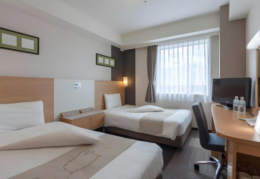 기후역 근처에 위치한 컴포트 호텔 기후의 깔끔한 외관